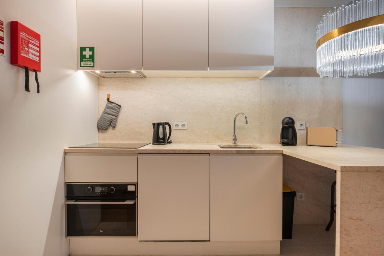 Cozy Downtown Studio By Lovelystay Lisboa Exteriör bild
